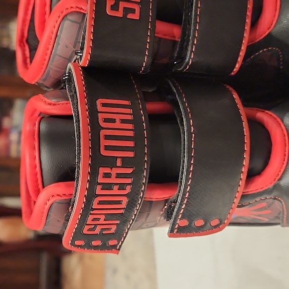 SPIDERMAN NEW LIGHTED HEELS WINTER BOOTS SIZE 8. - Picture 2 of 10